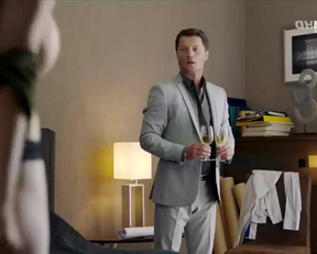 Alexandra Horvath Unwraps Her Huge Plots In Valotarsak - Film nackt