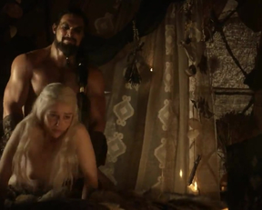 Happy Birthday To Emilia Clarke - GOT - Film nackt