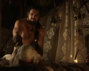 Happy Birthday To Emilia Clarke - GOT - Film nackt