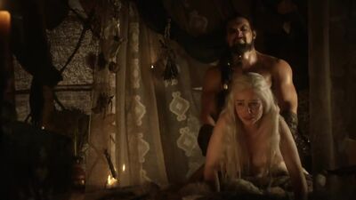 Happy Birthday To Emilia Clarke - GOT - Film nackt