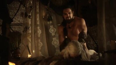 Happy Birthday To Emilia Clarke - GOT - Film nackt