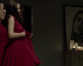 Luisa Moraes In 'Solace' - Film nackt