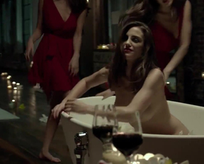 Luisa Moraes In 'Solace' - Film nackt