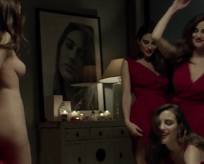 Luisa Moraes In 'Solace' - Film nackt