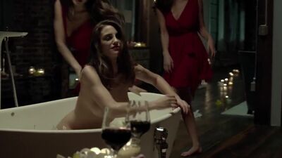 Luisa Moraes In 'Solace' - Film nackt