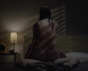 Sarah Hagan In 'Sun Choke' - Film nackt