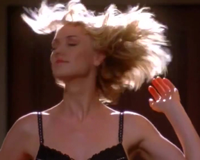 Yvonne Strahovski - Film nackt