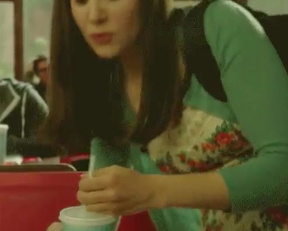 Alison Brie In Community TV Show - Film nackt