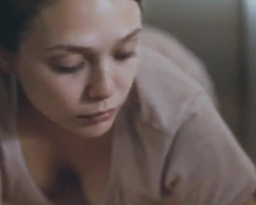 Elizabeth Olsen Downblouse In Martha Marcy May Marlene - Film nackt