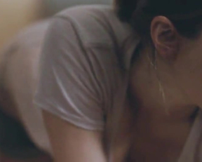 Elizabeth Olsen Downblouse In Martha Marcy May Marlene - Film nackt