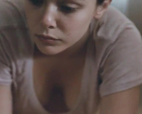 Elizabeth Olsen Downblouse In Martha Marcy May Marlene - Film nackt