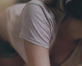 Elizabeth Olsen Downblouse In Martha Marcy May Marlene - Film nackt
