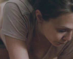 Elizabeth Olsen Downblouse In Martha Marcy May Marlene - Film nackt