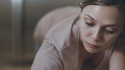 Elizabeth Olsen Downblouse In Martha Marcy May Marlene - Film nackt