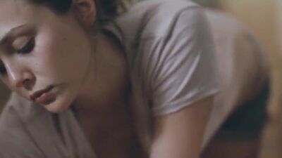 Elizabeth Olsen Downblouse In Martha Marcy May Marlene - Film nackt