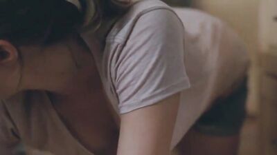 Elizabeth Olsen Downblouse In Martha Marcy May Marlene - Film nackt