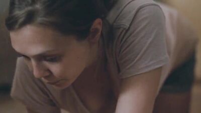 Elizabeth Olsen Downblouse In Martha Marcy May Marlene - Film nackt