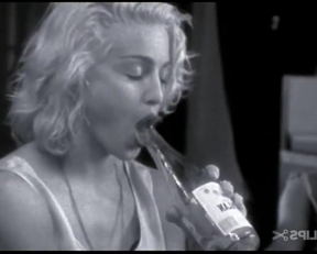 Madonna Deepthroating A Bottle In Truth Or Dare - Film nackt