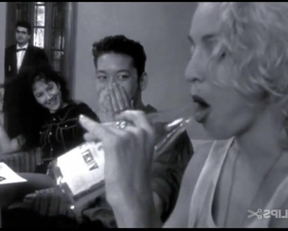 Madonna Deepthroating A Bottle In Truth Or Dare - Film nackt