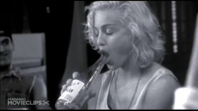 Madonna Deepthroating A Bottle In Truth Or Dare - Film nackt