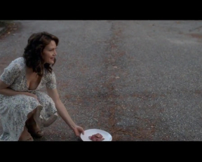 Carla Gugino Downblouse Feeding The Dog Plot From Gerald's Game - Film nackt