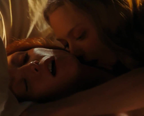 Amanda Seyfried And Julianne Moore - Chloe - Film nackt