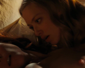 Amanda Seyfried And Julianne Moore - Chloe - Film nackt