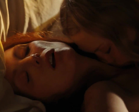 Amanda Seyfried And Julianne Moore - Chloe - Film nackt