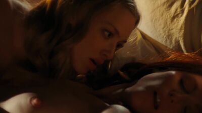 Amanda Seyfried And Julianne Moore - Chloe - Film nackt