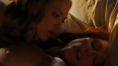 Amanda Seyfried And Julianne Moore - Chloe - Film nackt