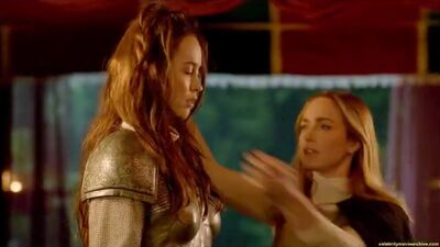 Caity Lotz Various Lesbian Kissing - DCs Legends Of Tomorrow - Film nackt
