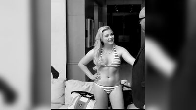 Chloë Grace Moretz - Bikini Plot In 'I Love You, Daddy' - Film nackt