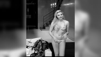 Chloë Grace Moretz - Bikini Plot In 'I Love You, Daddy' - Film nackt