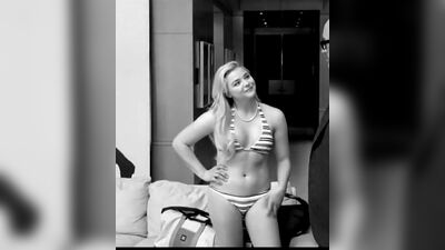Chloë Grace Moretz - Bikini Plot In 'I Love You, Daddy' - Film nackt