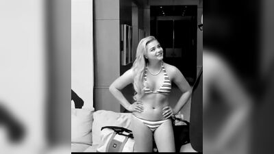 Chloë Grace Moretz - Bikini Plot In 'I Love You, Daddy' - Film nackt