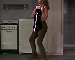 Jane Fonda Shaking Her Plot In Barefoot In The Park - Film nackt