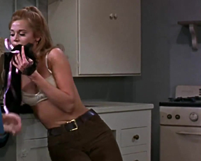 Jane Fonda Shaking Her Plot In Barefoot In The Park - Film nackt