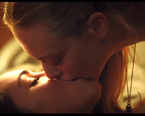 Megan Fox + Amanda Seyfried Lesbian Makeout - Film nackt