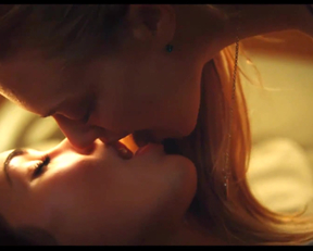 Megan Fox + Amanda Seyfried Lesbian Makeout - Film nackt