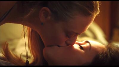 Megan Fox + Amanda Seyfried Lesbian Makeout - Film nackt