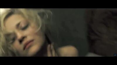 Marion Cotillard In La Boite Noire - Film nackt