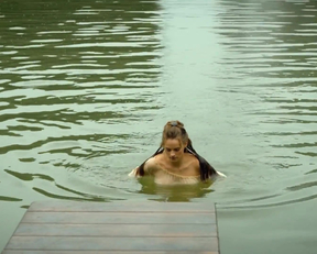 Noémie Schmidt In 'Versailles' - Film nackt