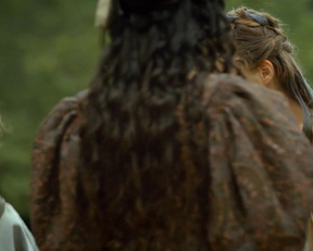 Noémie Schmidt In 'Versailles' - Film nackt