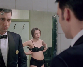 Alex Kingston  Kate Hardie - Croupier - Film nackt