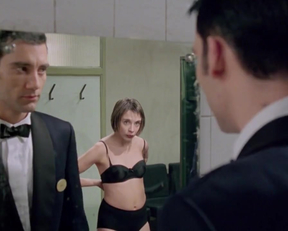 Alex Kingston  Kate Hardie - Croupier - Film nackt