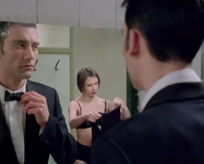 Alex Kingston  Kate Hardie - Croupier - Film nackt