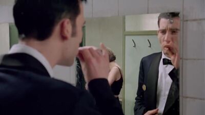 Alex Kingston  Kate Hardie - Croupier - Film nackt