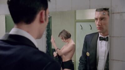 Alex Kingston  Kate Hardie - Croupier - Film nackt