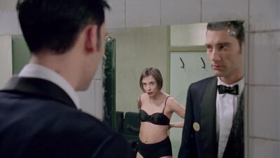 Alex Kingston  Kate Hardie - Croupier - Film nackt