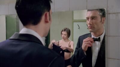 Alex Kingston  Kate Hardie - Croupier - Film nackt